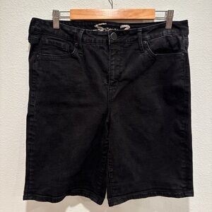 Seven7 Black Bermuda Jorts — Size 16 — Good Condition